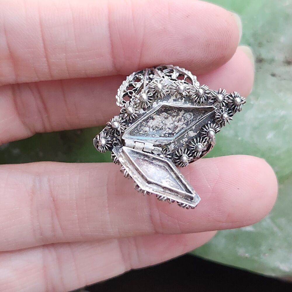 Vintage Etruscan Poison Ring filigree sz 8 800 Silver Gothic whimsigoth Fairy - Picture 10 of 12